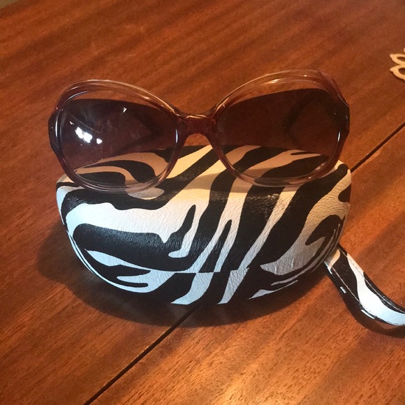 Fendi Accessories - Fendi big frame sunglasses ❤️